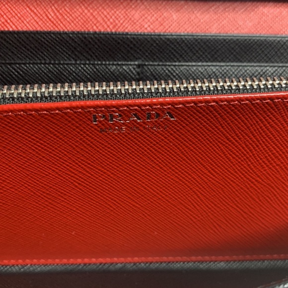 ❤️❤️SOLD❤️❤️PRADA saffiano wallet on chain crossbody/clutch bag - Picture 6 of 13